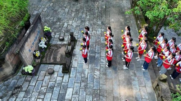 慧眼智行 铭记“九一八” 绵阳游仙青少年缅怀英烈祭忠魂